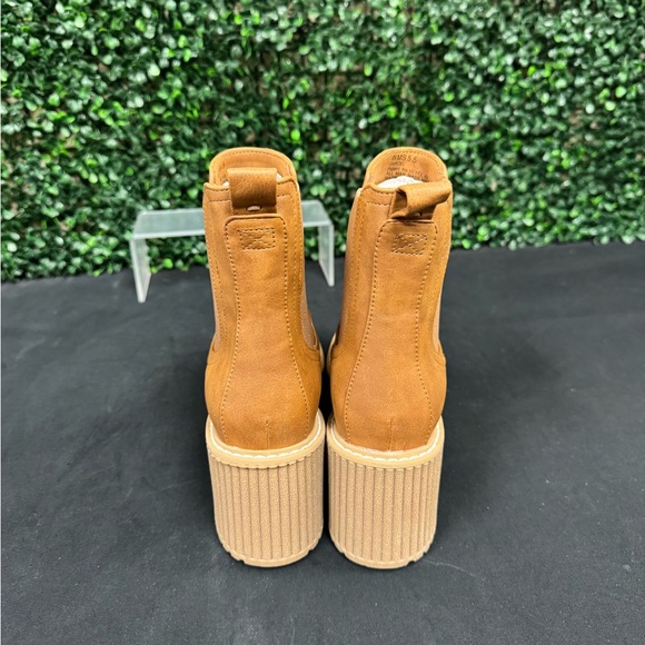 DV By Dolce Vita Darcel Boots - W5.5 - Picture 5 of 10